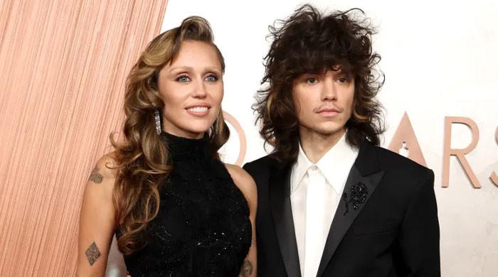 Miley Cyrus is engaged to boyfriend Maxx Morando? 