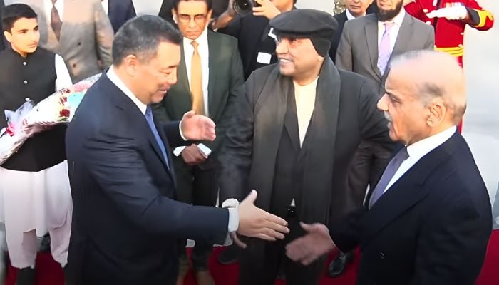 President Asif Ali Zardari and Prime Minister Shehbaz Sharif weclome Kyrgyzstans President Sadyr Nurgozhoevich Zhaparov upon arrival in Islamabad, December 3, 2025. — Screengrab via YouTube/Geo News