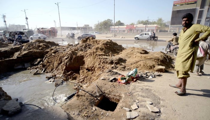 A view of site in Gulshan-e Iqbal where a three-year-old boy fell into an open manhole and died, Karachi, December 1, 2025. — PPI