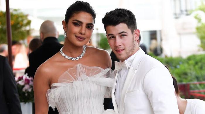 Nick Jonas melts hearts with sweet note for 'dream girl' Priyanka Chopra