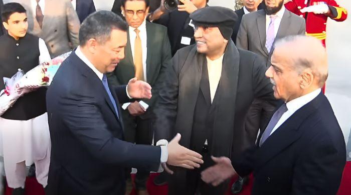 Islamabad welcomes Kyrgyz president on first state visit after 20 years