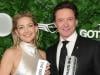 Hugh Jackman, Kate Hudson crash bar for surprise Neil Diamond sing-along