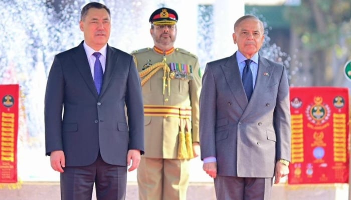 President of Kyrgyzstan Sadyr Nurgojo uulu Zhaparov receives a guard of honour at the Prime Ministers House in Islamabad on December 4, 2025. — PID