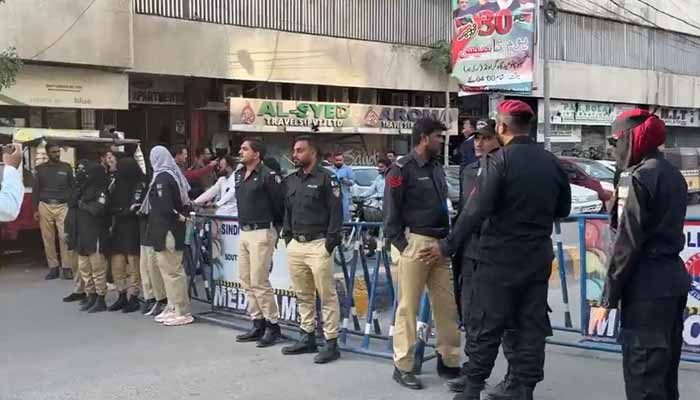 Karachi police close off road leading to Karachi Press Club ahead of Aurat March press conference, Karachi, Decemeber 4, 2025. — X/@zofeen28