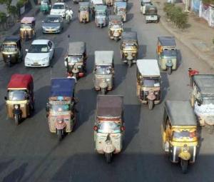 Authorities extend ban on rickshaws to multiple Karachi roads