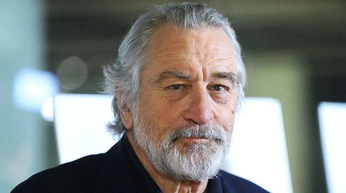 Did Robert De Niro injure his arm?