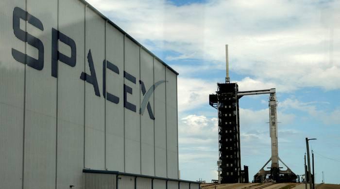 Elon Musk's SpaceX to become America's most valuable private firm with $800bn share sale