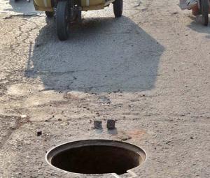 Seven-year-old dies after falling into open manhole in Lodhran