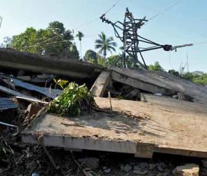 Sri Lanka issues landslide warnings as cyclone toll hits 618