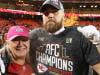 Travis Kelce reunites with mom Donna Kelce amid busy football season