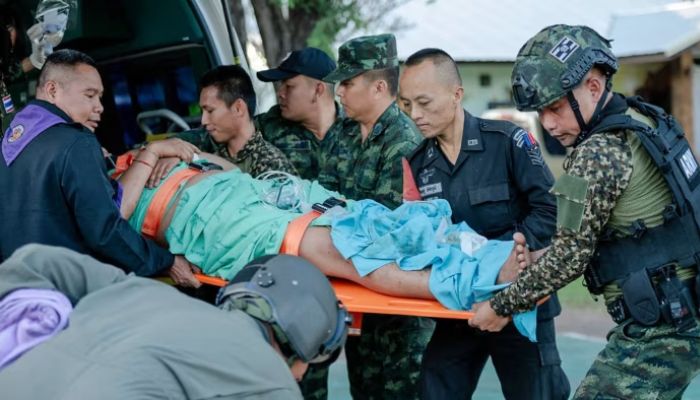 Cambodia Thailand border clashes surge for third day, leaving 14 dead, displacing 500,000
