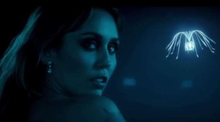 Miley Cyrus reacts to Golden Globe nod for 'Avatar' track 'Dream as One'