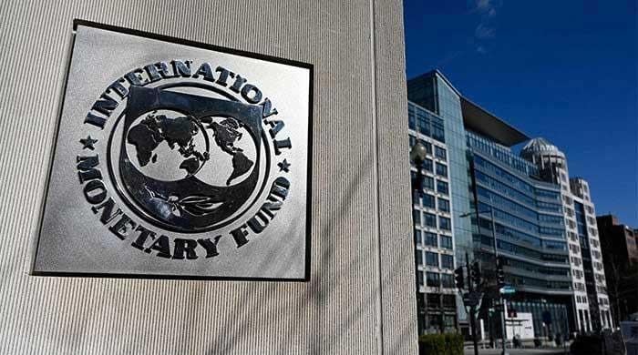 IMF urges Pakistan to maintain tight monetary policy, broaden tax regime