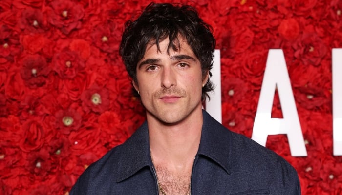 Jacob Elordi pushes back at paparazzi after crowded Paris encounter