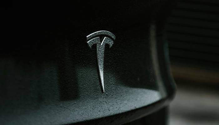 Elon Musks Starlink internet coming to Tesla EVs, new roof tech patent suggests