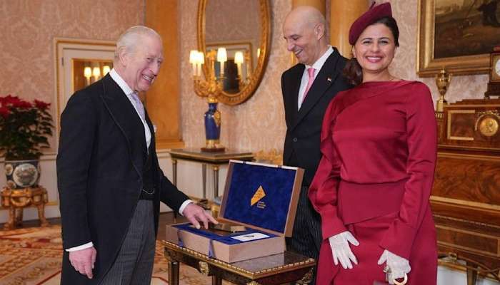 King Charles receives a GEM of a gift from Egypts new ambassador