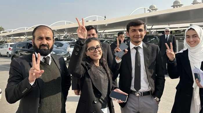 Supreme Court stays Imaan Mazari, husband's trial in controversial tweets case