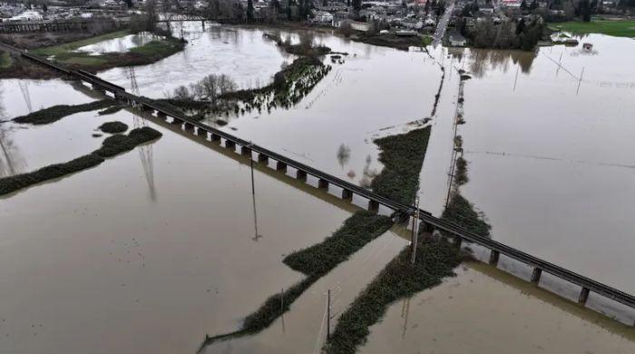 Washington flood crisis: 26 rivers at risk, 100,000 under evacuation orders 