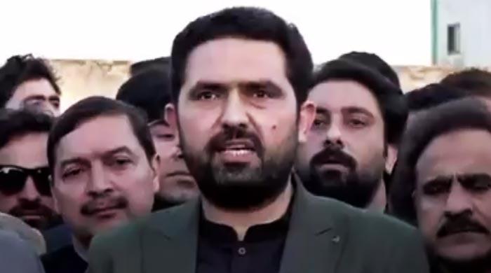 KP CM fires fresh salvo at authorities after being denied meeting with Imran Khan for '10th time'