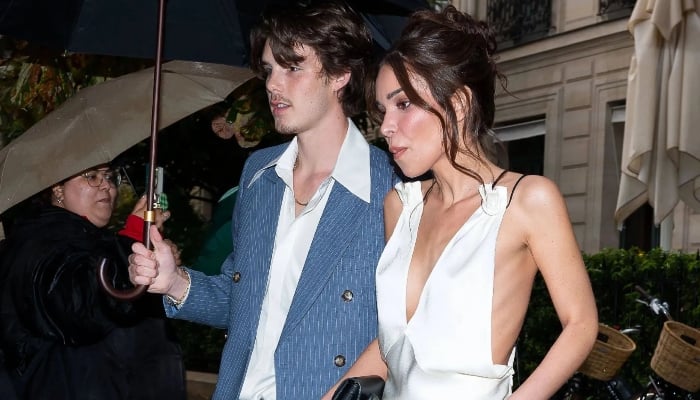 Cruz Beckham, Jackie Apostle drops romantic snaps with green jumper moment