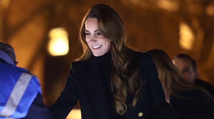 Princess Kate honours cancer victims in 30,000-flower display