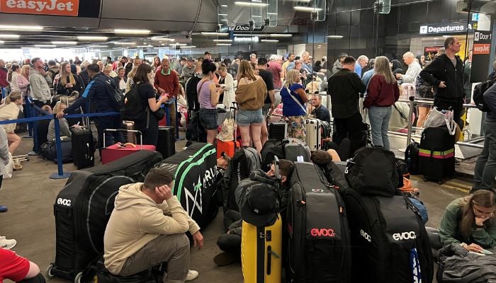 Chaos at Manchester Airport: Runway shutdown, rain cause major delays