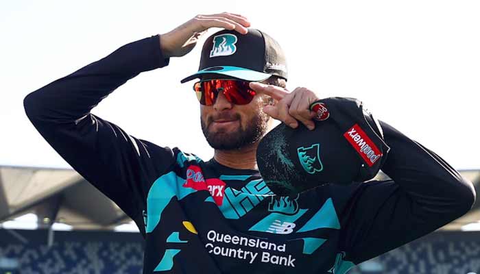 Brisbane Heats Shaheen Shah Afridi receives debut cap ahead of their BBL 15 match against Melbourne Renegades at the GMHBA Stadium in South Geelong on December 15, 2025. — Instagram/@BBL