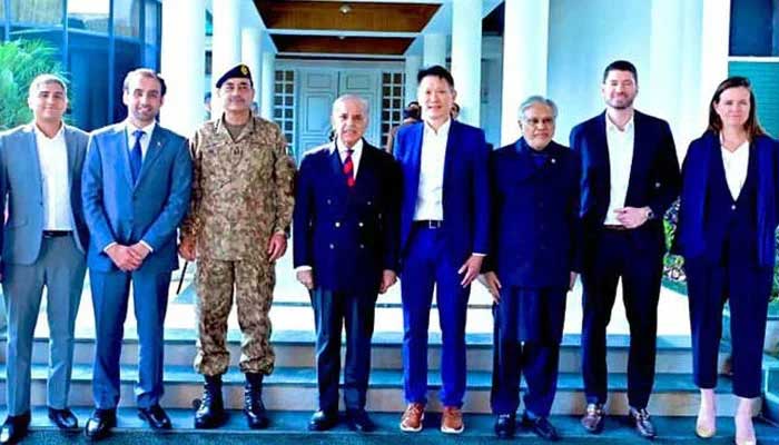 PM Shehbaz Sharif, COAS-CDF Field Marshal Asim Munir pictured with Binance team led by CEO Richard Teng (fourth right) in Islamabad on December 6, 2025. — PID
