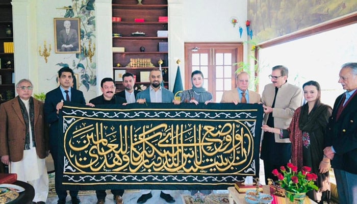 Raja Wasim Aslam presents a special gift, Ghilaf-e-Kaaba, to Nawaz Sharif and Maryam Nawaz Sharif. — X/@PMsYouthProgram