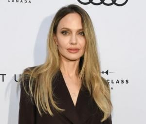 Angelina Jolie reveals why she's showing her mastectomy scars now