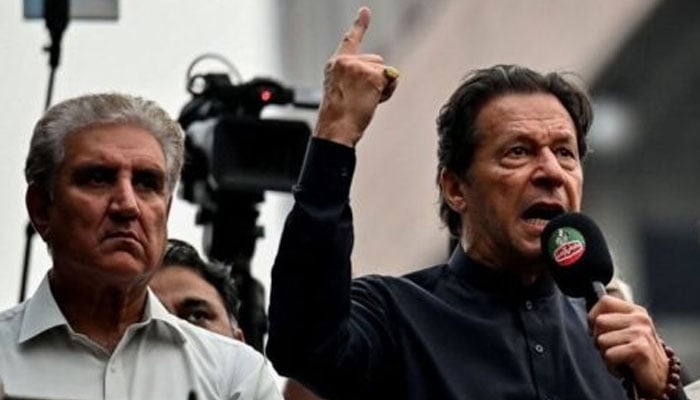 PTI leaders Shah Mahmood Qureshi and Imran Khan (right). — AFP/File