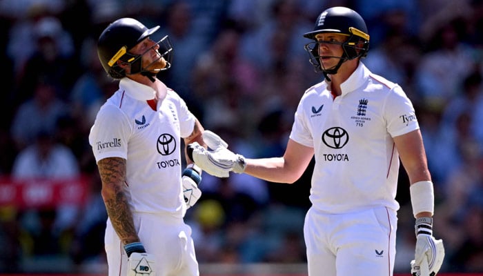 England´s batsman Jamie Smith (R) is given out as teammate Ben Stokes (C) reacts on the second day of the third Ashes cricket Test match between Australia and England at the Adelaide Oval in Adelaide on December 18, 2025. — AFP