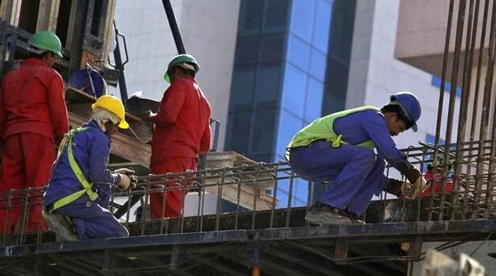 Saudi Arabia abolishes iqama fees for expatriate workers in licensed industries