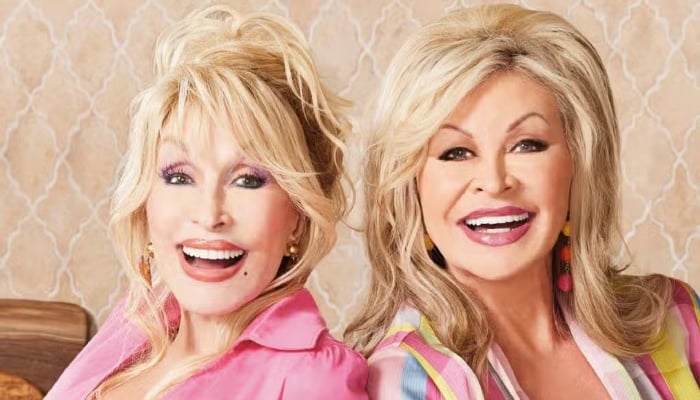Dolly Parton shares cozy holiday moment with sister Rachel