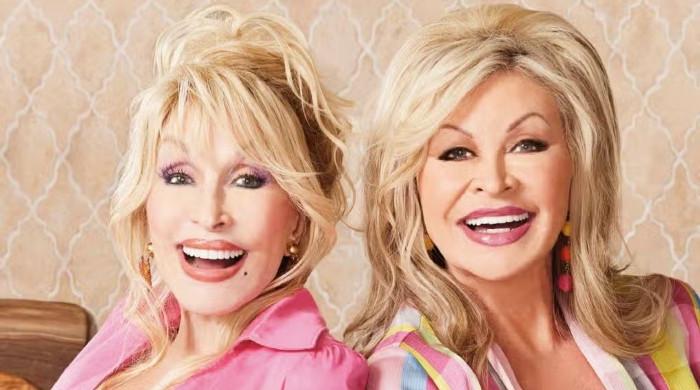 Dolly Parton shares cozy holiday moment with sister Rachel