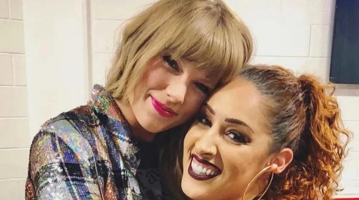 Taylor Swift reacts to backup singer's cancer diagnosis