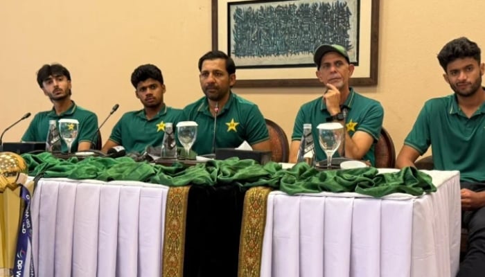 Pakistan U19 team mentor Sarfaraz Ahmed (centre), along with head coach Shahid Anwar (right) and team captain Farhan Yousuf (left), during a press conference in Islamabad on December 22, 2025. – PCB