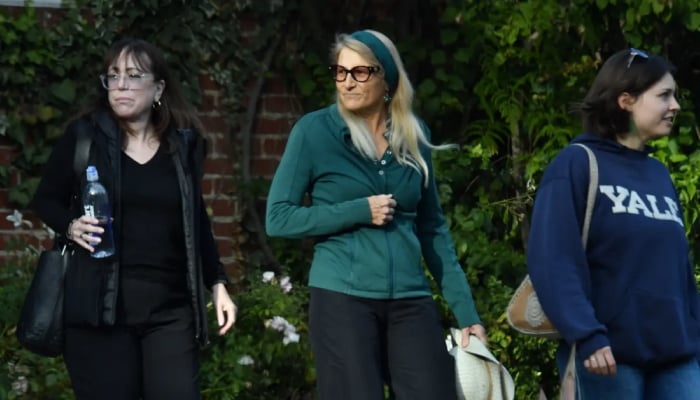 Rob Reiner, Micheles bereaved pals hold memorial after brutal murder