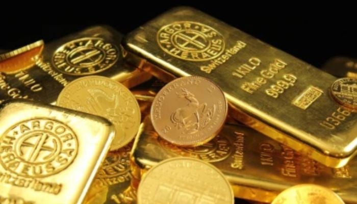 Gold tops $4,400 for first time in history: Heres why