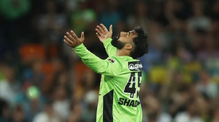 WATCH: Shadab Khan dismantles Brisbane Heat with four-wicket haul in BBL 15