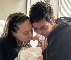 Pete Davidson appears less-tattoed in latest snap with daughter