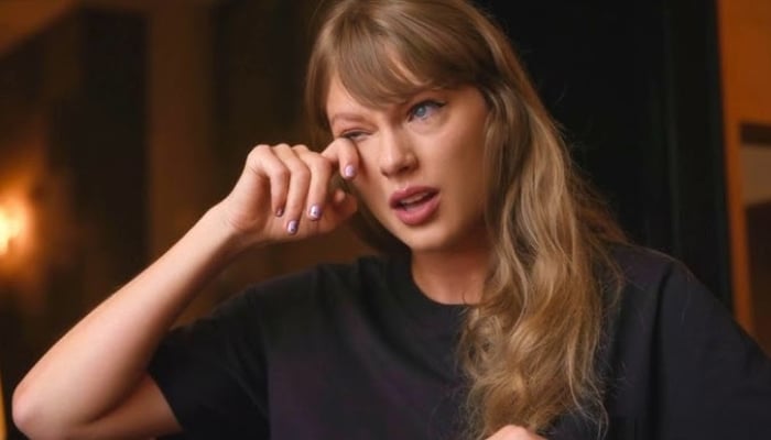 Taylor Swift sheds tears as she closes chapter ahead of Travis wedding