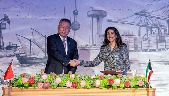 Kuwaiti Minister of Public Works Nora al-Mashaan (right) and the deputy chairman of the China State Construction and Communications Corporation Limited, Chen Zhong, attending the signing ceremony for the study, design, and provision of pre-implementation services to complete the Mubarak Al-Kabeer Port on Boubyan island, north of Kuwait City on December 22, 2025. — AFP