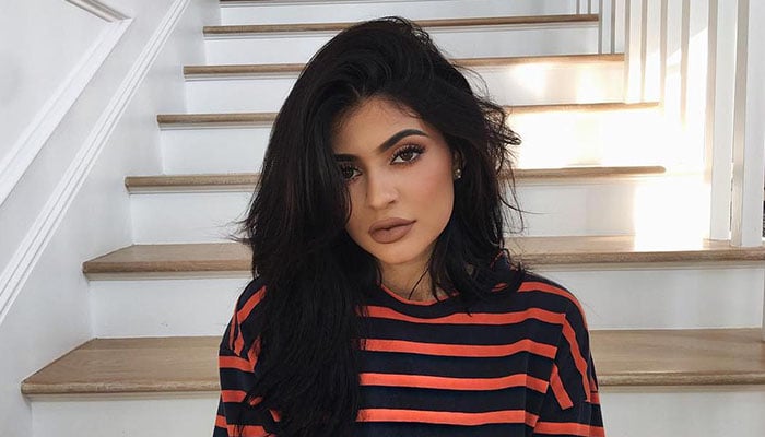 Kylie Jenners makeup video sparks fans concern over changed appearance