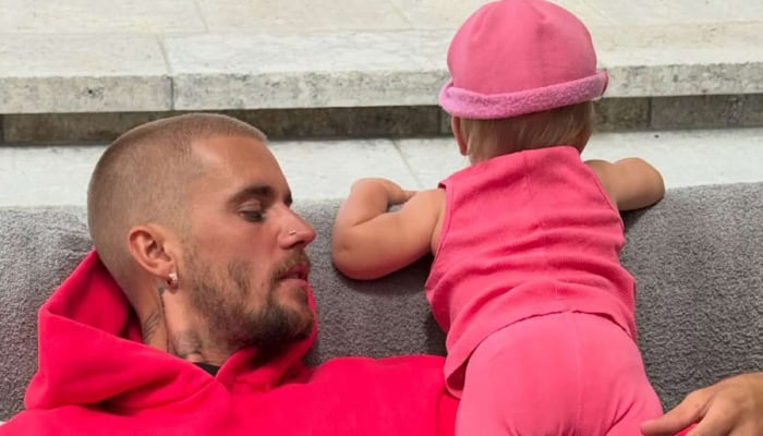 Justin Bieber shares baby Jacks holiday vibe