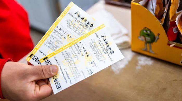 Who won historic $1.8 billion Powerball jackpot?