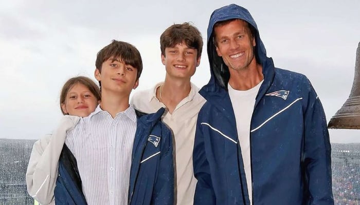 Tom Brady celebrates Christmas with 3 kids