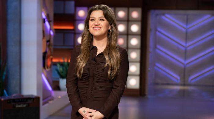 Kelly Clarkson brings Christmas jingles to fans after putting music on hold