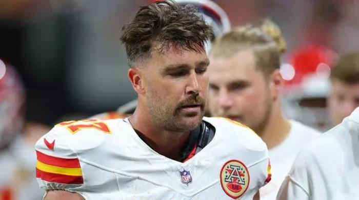 Travis Kelce barely avoids fan incident during last possible game
