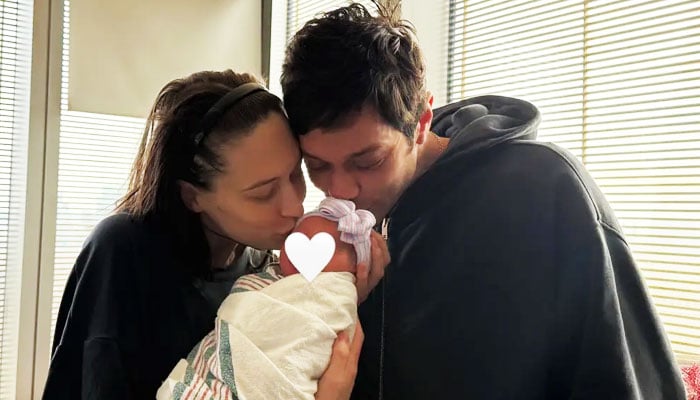 Elsie Hewitt offers peek into first Christmas as family of three